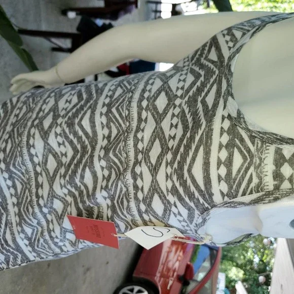 Mossimo Geometric Print Tank Grey 3 for $15* - Picture 4 of 4